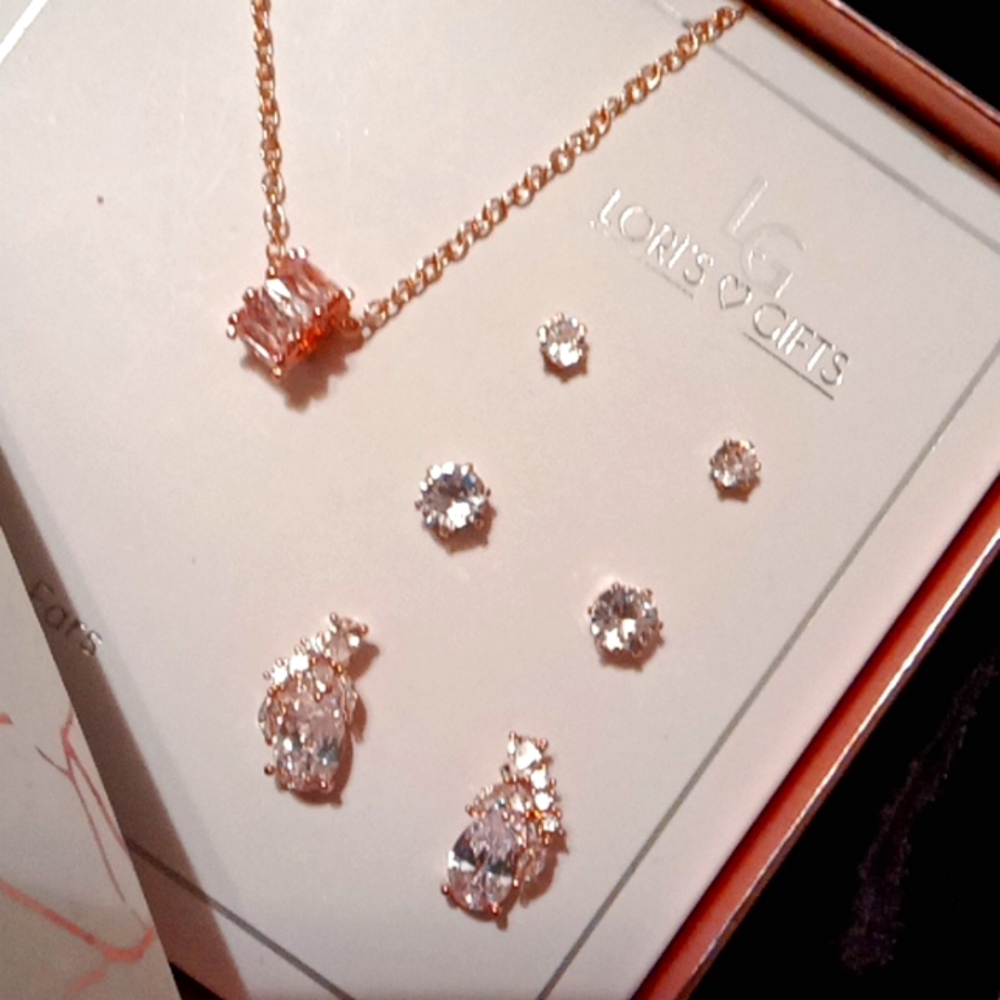 plated gold Gift set HOST PICK yay 😁🤩😍🙏💞💖